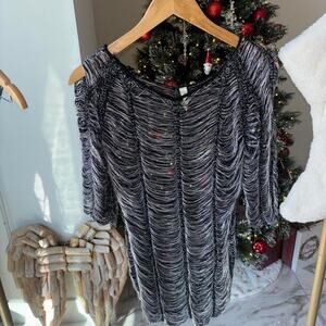 Black and grey ruffled off